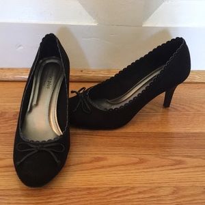Cute Black Faux Suede And Leather Heels!! Size 8!!